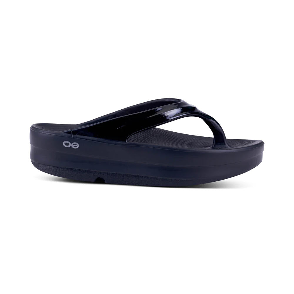 Navy blue OOFOS OOMEGA OOLALA BLACK - WOMENS sandal with OOfoam™ technology against a white background.