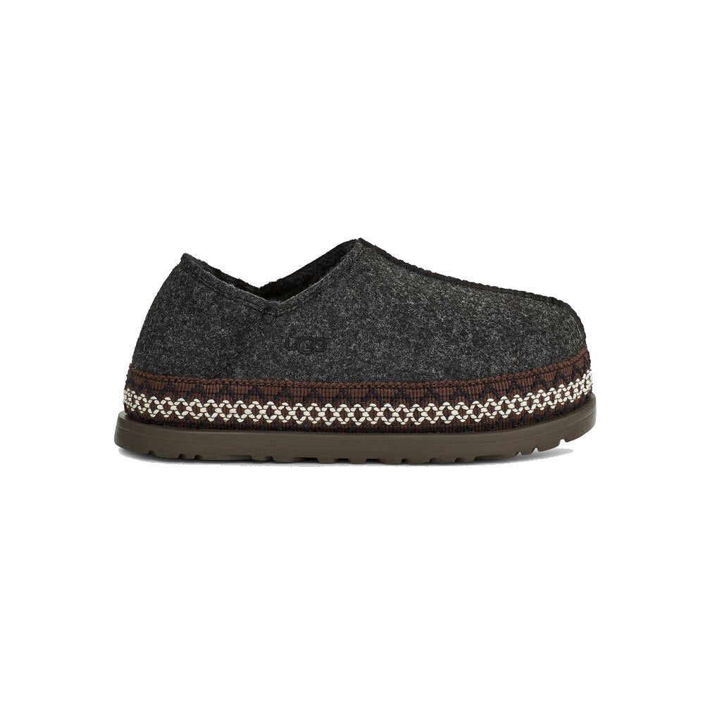 A single UGG REFELT TASMAN BLACK slip-on shoe with a decorative white and brown knit band made from TENCEL™ Lyocell above the SugarSole™ platform on a white background.