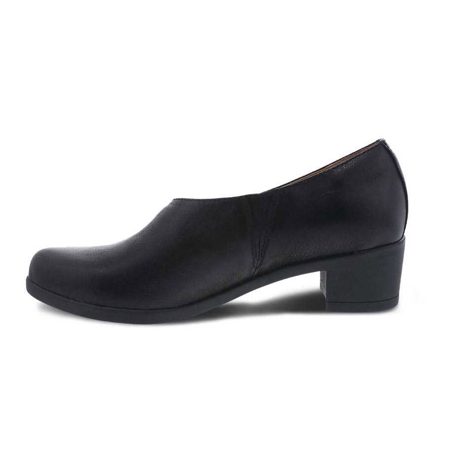 Dansko Camdyn Black Burnished low-heeled shoe featuring Dansko&#39;s Natural Arch technology, isolated on a white background.