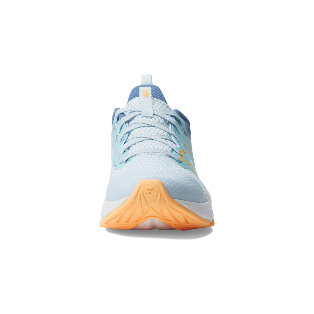 Front view of a light blue and white New Balance Rave Run v2 kids&#39; running shoe with an orange sole, displaying the New Balance logo on the side.