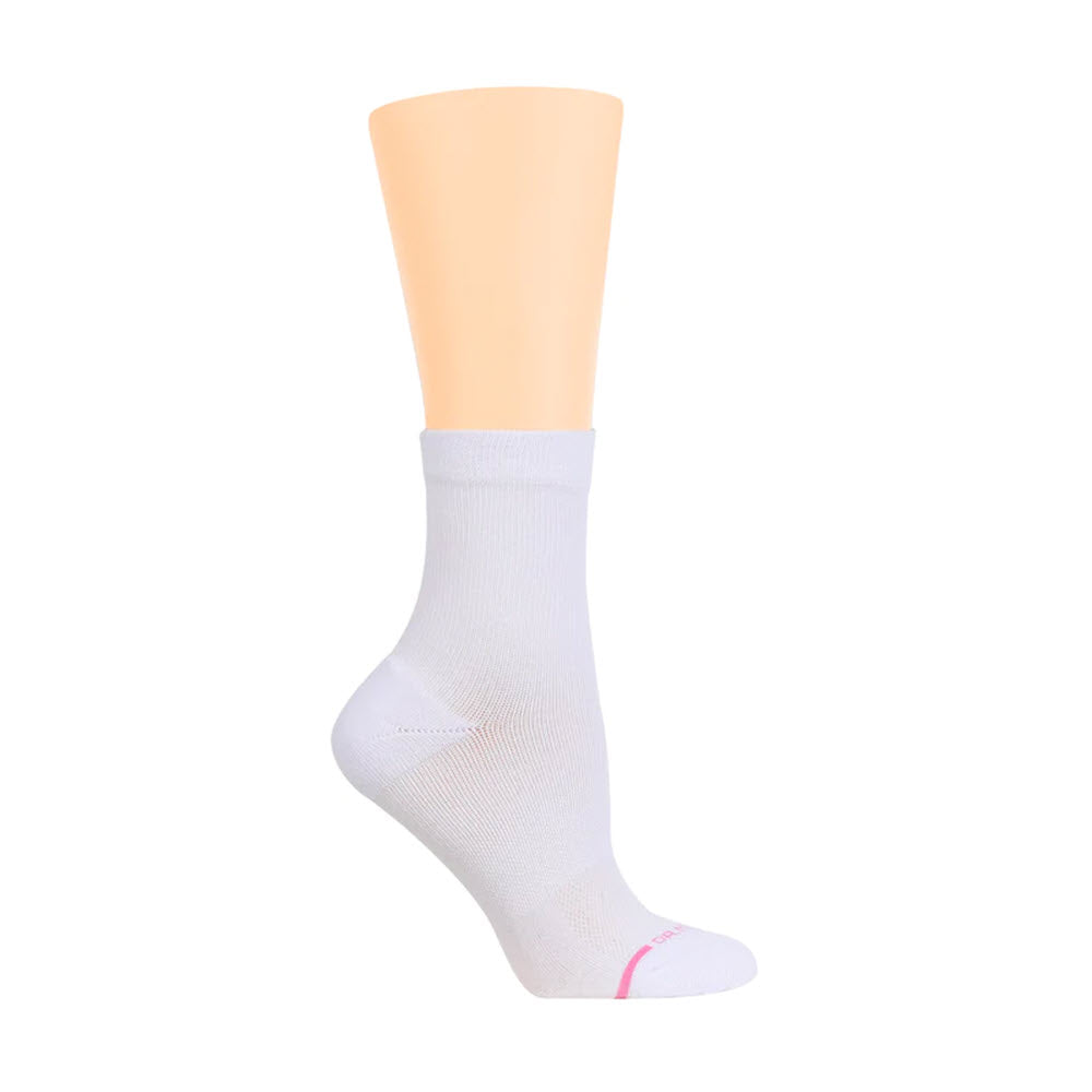 A DR MOTION MID CREW COMPRESSION SOCKS WHITE - WOMENS with dynamic arch support displayed on a mannequin foot.