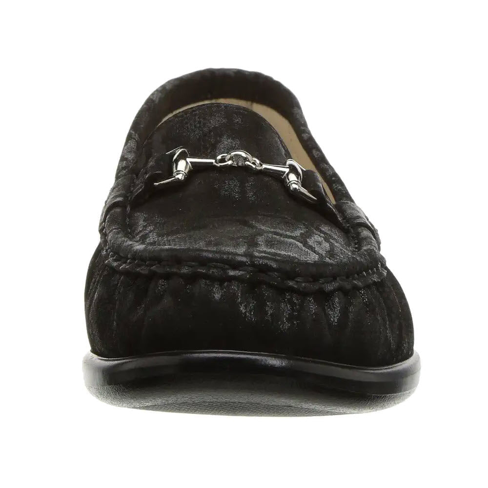 A single black SAS Metro NERO Snake slip-on loafer with a metal chain decoration on the vamp, viewed from the front.