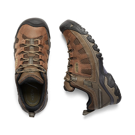 A pair of Keen TARGHEE VENT CUBAN BROWN - MENS hiking boots made from water-resistant oiled nubuck leather, featuring rugged soles and lace-up fronts, displayed from top and side views on a white background.