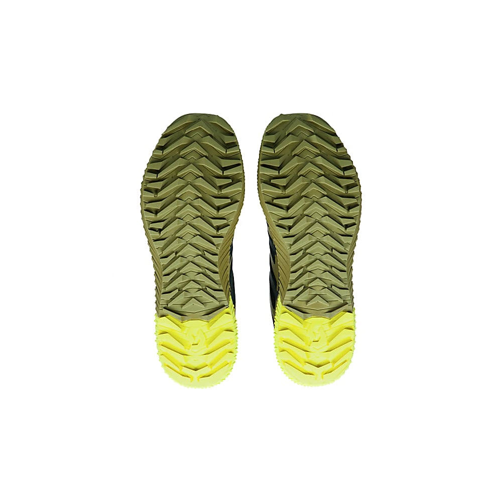 Green and yellow Misc SCOTT Kinabalu 2 trail running shoe soles with herringbone pattern, isolated on a white background.