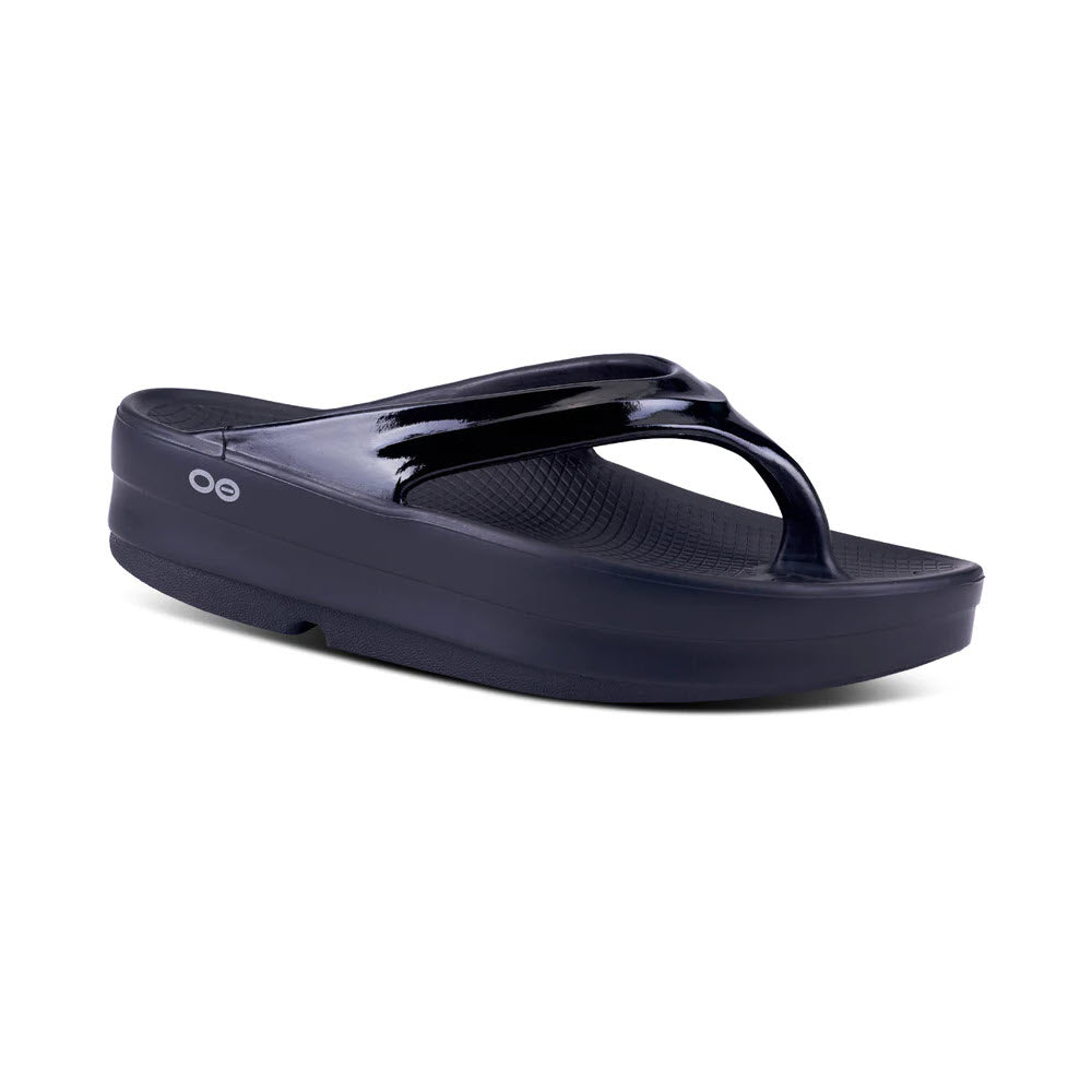 A single Oofos OOmegs OOlala black sandal with a glossy finish and thick sole, isolated on a white background.