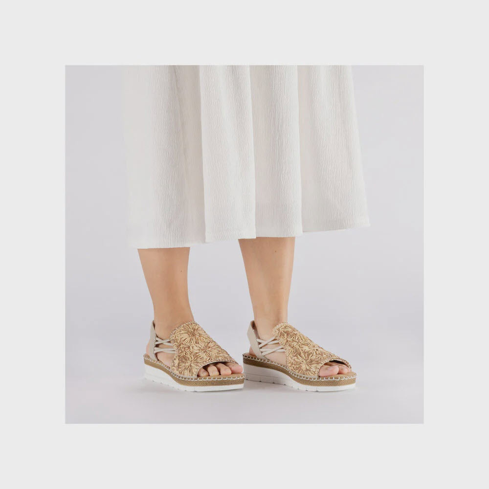 RIEKER RATTAN PATTERNED BACKSTRAP SLIDE BEIGE BROWN GINGER - WOMENS