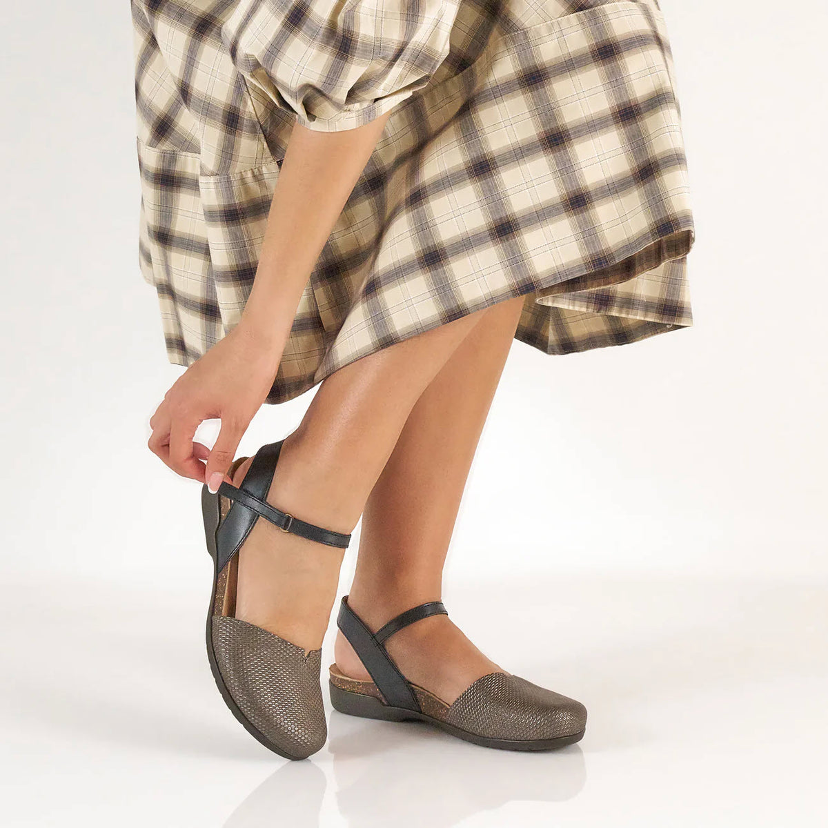 DANSKO ROWAN GREY PEWTER TEXTURED - WOMENS