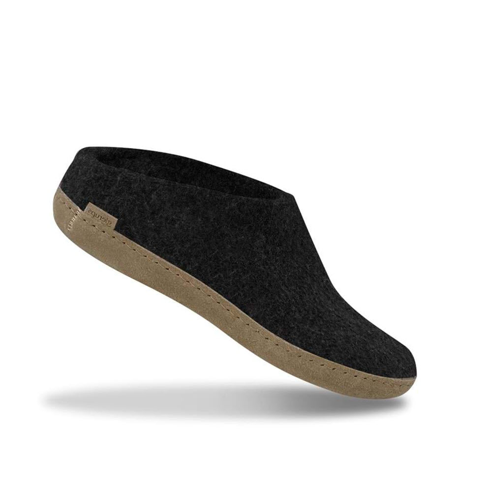A single GLERUPS THE SLIP-ON LEATHER CHARCOAL slipper with a contrasting beige sole, displayed on a white background.