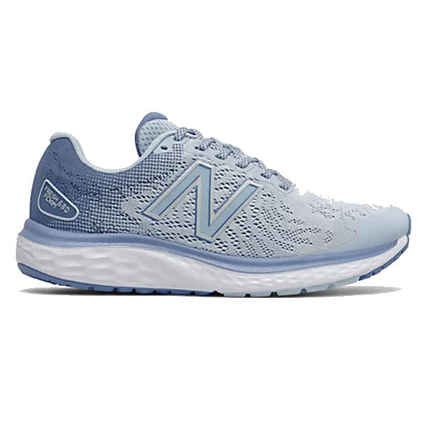 A single light blue New Balance 680v7 women&#39;s running shoe against a white background.