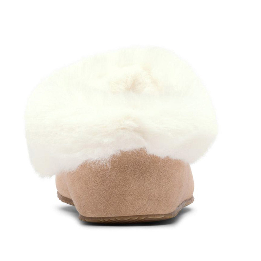 Fluffy white-topped Sorel Go Coffee Run Tawny Buff slipper isolated on a white background.