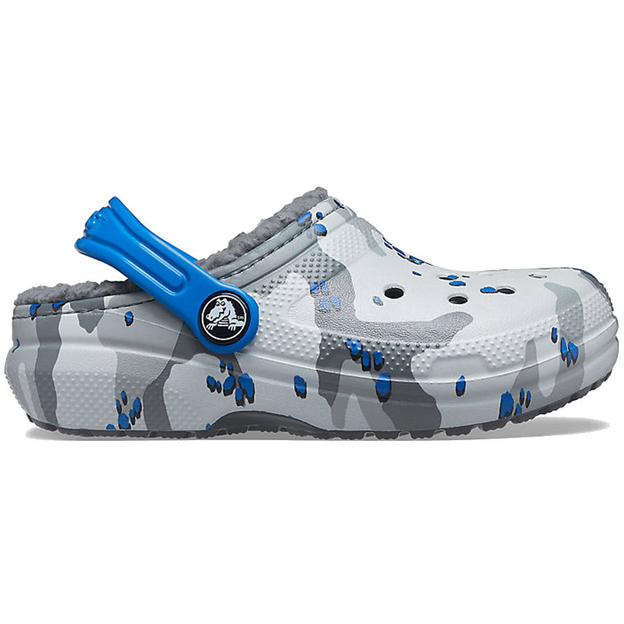 A Crocs Classic Lined Clog in Camo Light Grey, with a fleece lining and a blue strap on the back.