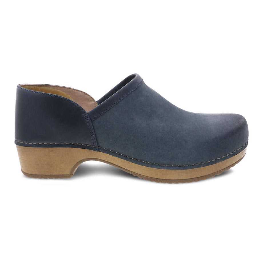Navy blue Dansko Brenna slip-on shoe with wooden sole isolated on a white background. 
should be:
Navy blue Dansko Brenna Navy Burnished - Womens slip-on shoe with wooden sole isolated on a white background.