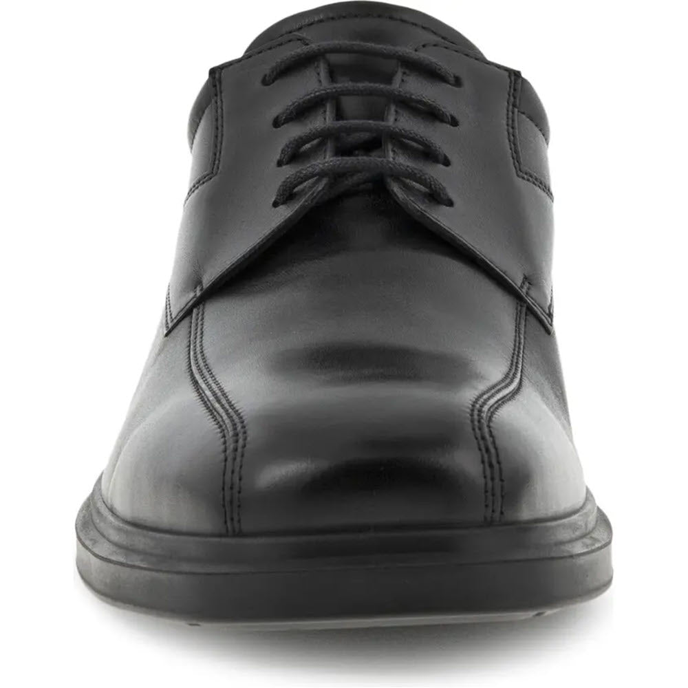 A men&#39;s black leather dress shoe featuring FLUIDFORM™ technology, viewed from the front. (Ecco Helsinki 2.0 Bike Toe Tie Black - Mens)