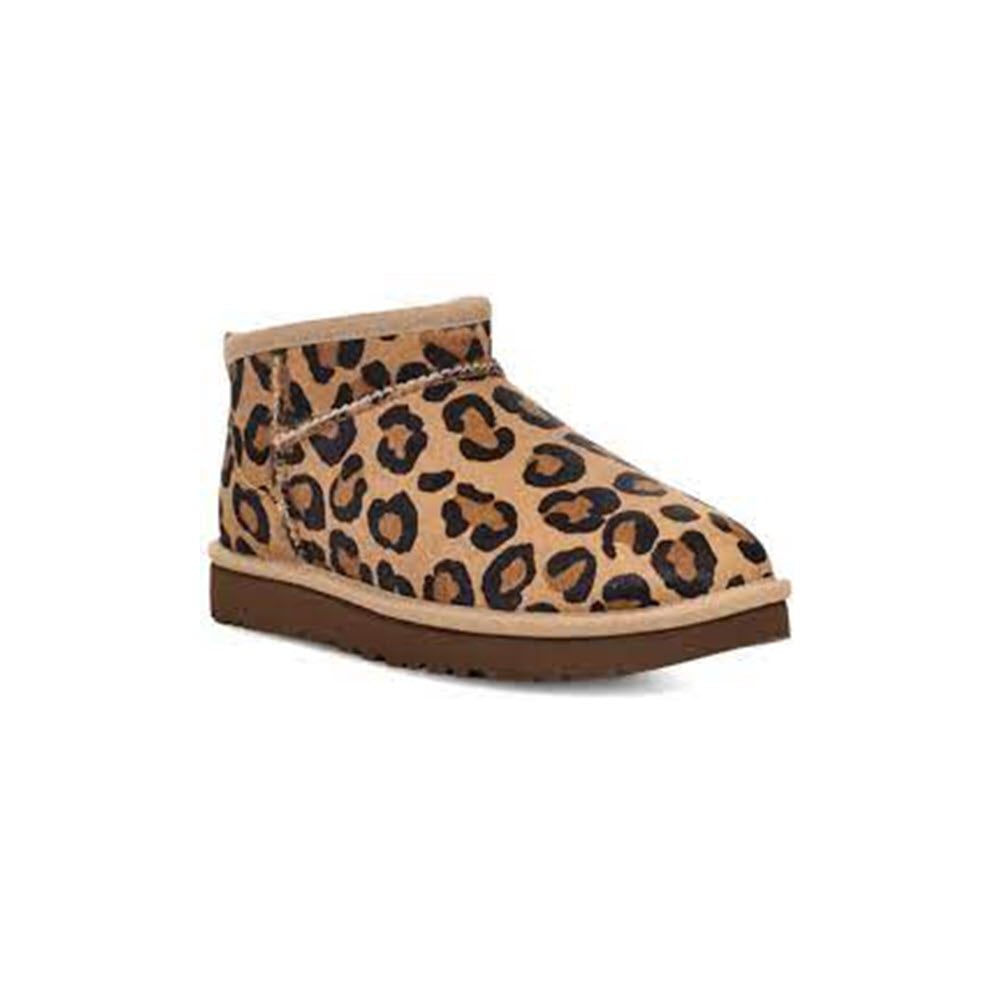 Animal-printed calf hair UGG CLASSIC ULTRA MINI SPOTTY NATURAL leopard print ankle boot on a white background.