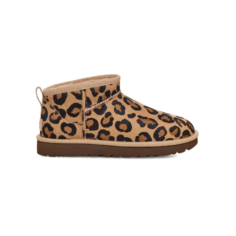 Leopard print UGG boot with a flat sole on a white background. 
becomes
Spotty Natural UGG Classic Ultra Mini boot with a flat sole on a white background.