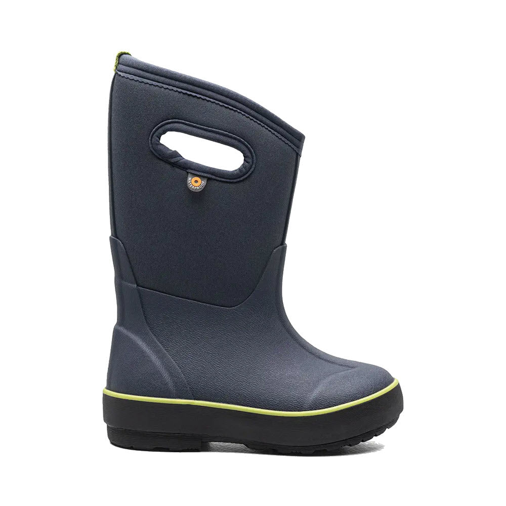 A single navy blue BOGS CLASSIC II TEXTURE SOLID boot featuring Kids&#39; Classics design with a yellow trim at the sole for better traction and a handle on the upper part, isolated on a white background.