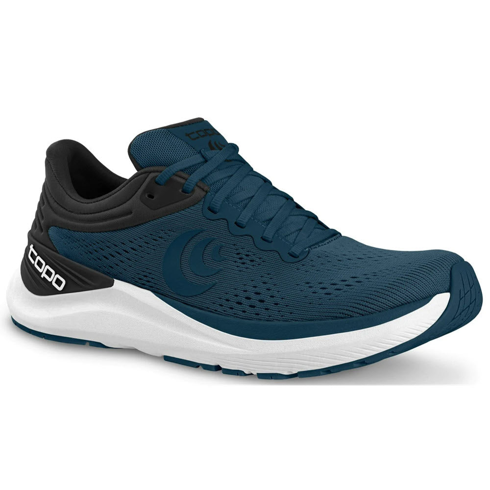 A single navy/black Topo Ultrafly 4 running shoe with a white ZipFoam midsole and light stability features, showcasing the brand name on the side.