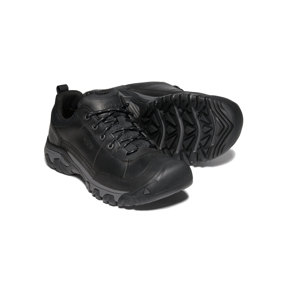 A pair of Keen TARGHEE III OXFORD BLACK/MAGNET - MENS hiking shoes with classic Targhee traction and rugged soles displayed on a white background.