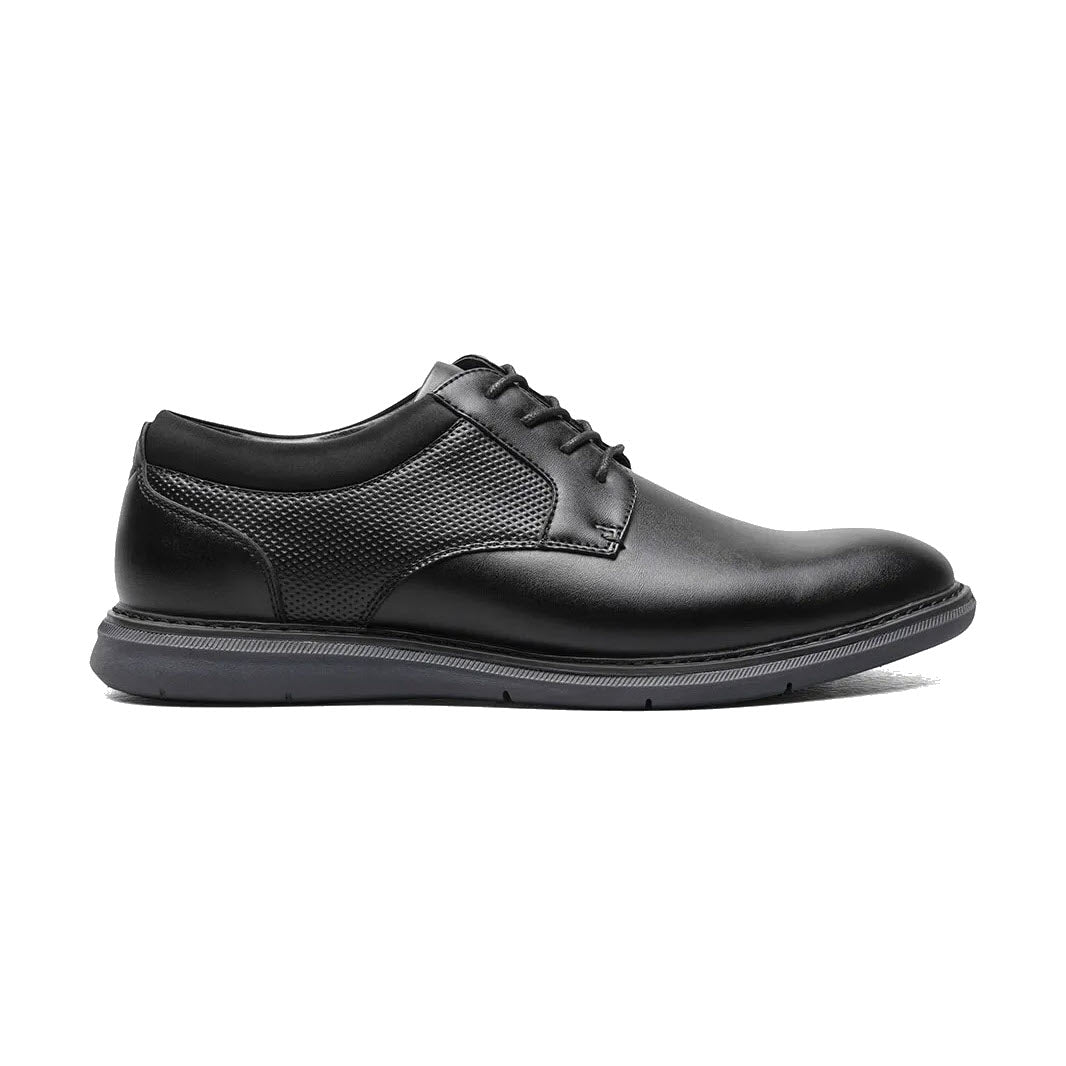 A single black Nunn Bush Chase Plain Toe Oxford with a textured side panel and black laces, displayed on a white background.